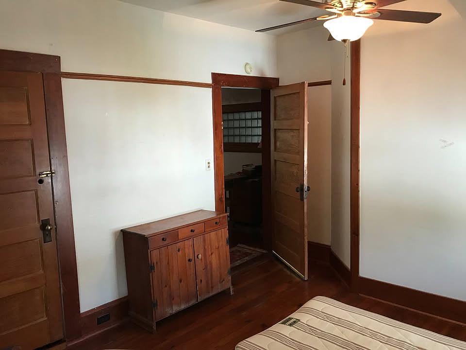 2nd image of 618 NE 2nd St #3