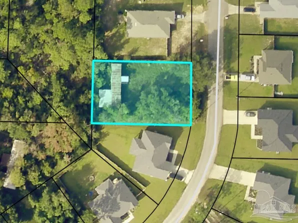 1967 Pentagon St, Gulf Breeze, FL 32563