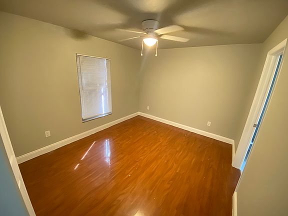 5th image of 413 NW 16th Pl