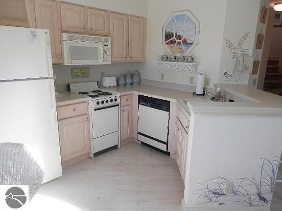 4th image of 29 Brookharbor N