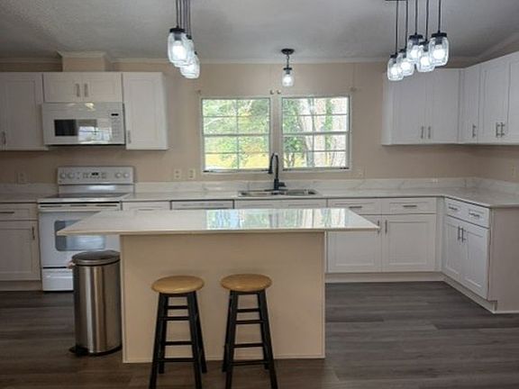 5th image of 5660 Creek Rd