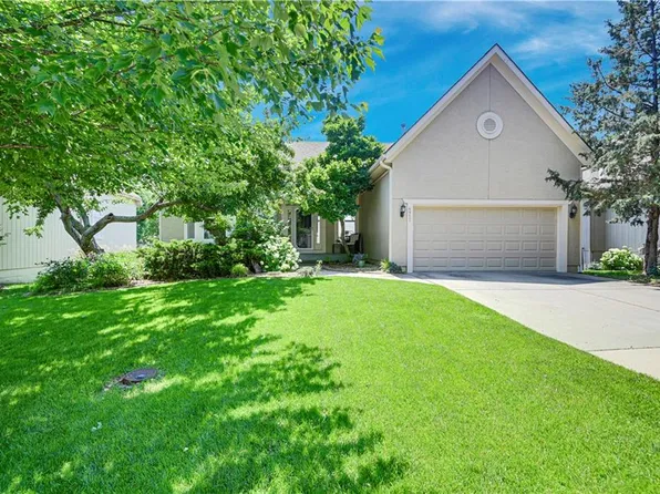 4917 W 162nd St, Overland Park, KS 66085