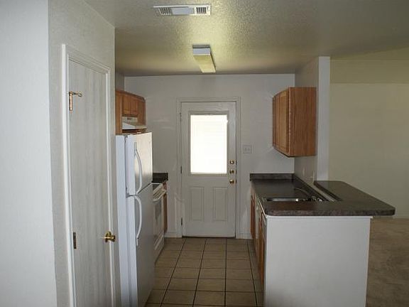 4th image of 2101 Schorn Dr APT B
