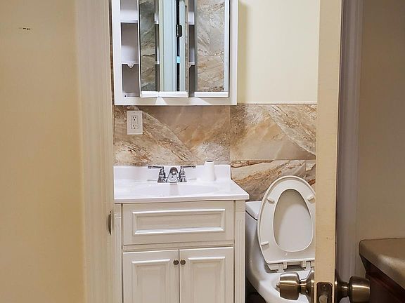 4th image of 1041 E 84th St #1B