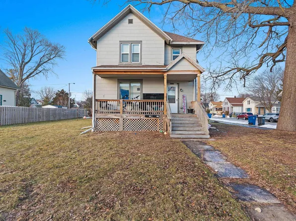 1403 S Main St, Oshkosh, WI 54902