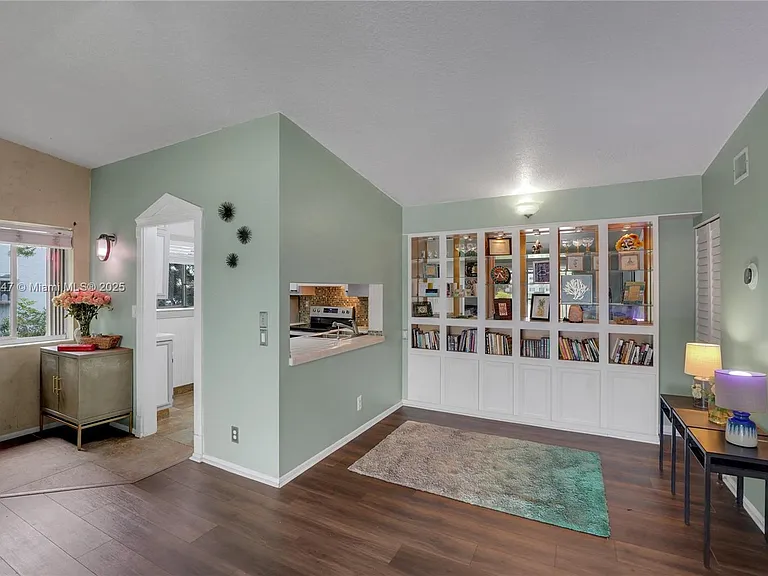 2737 S Oakland Forest Dr #204 — Photo 10