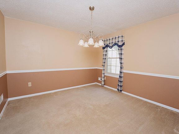 5th image of 28 Cherry Cir