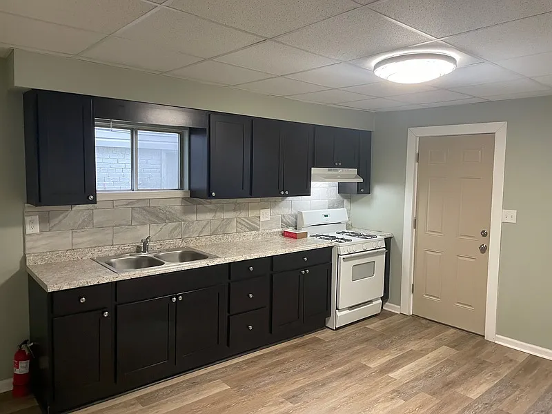 2 bed, 1.0 bath, $1,000 — Photo 3