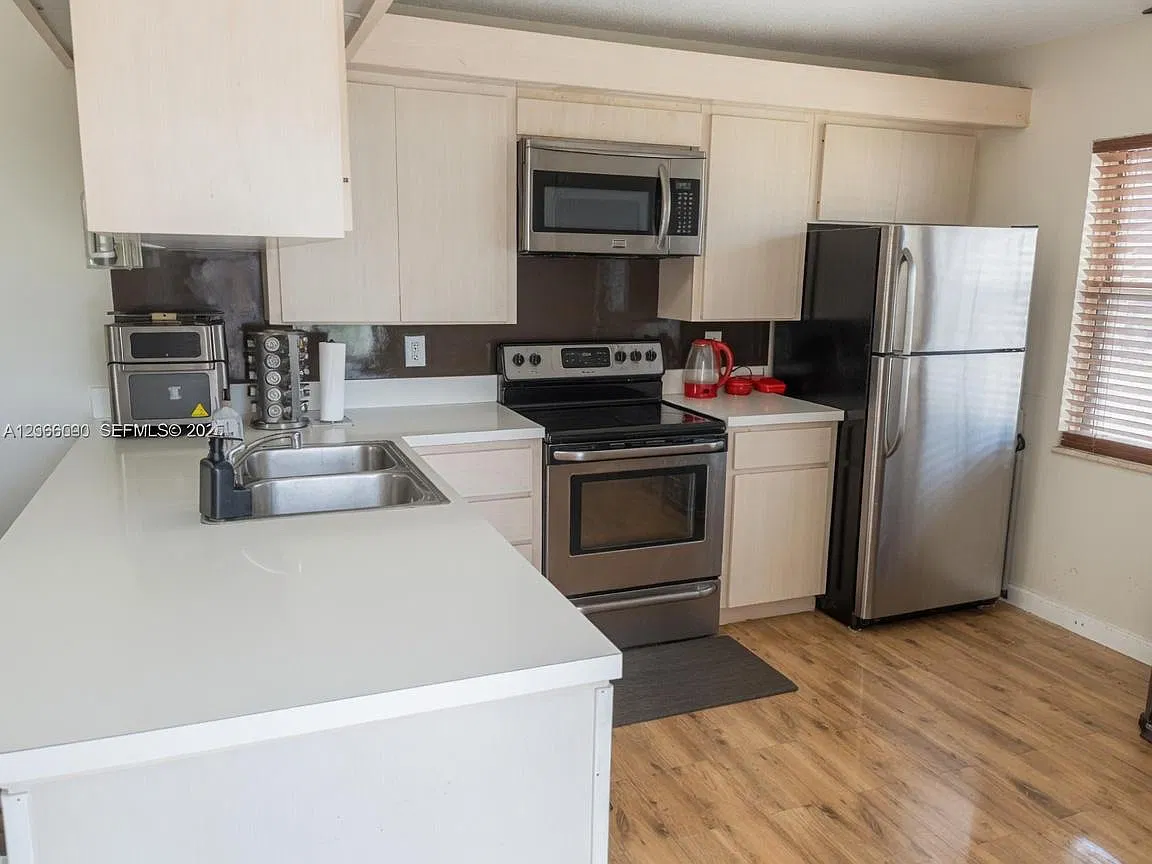 2 bed, 2.5 bath, 1398 sqft, $2,300 — Photo 2