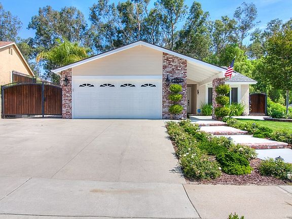 2nd image of 3454 Autumn Ave