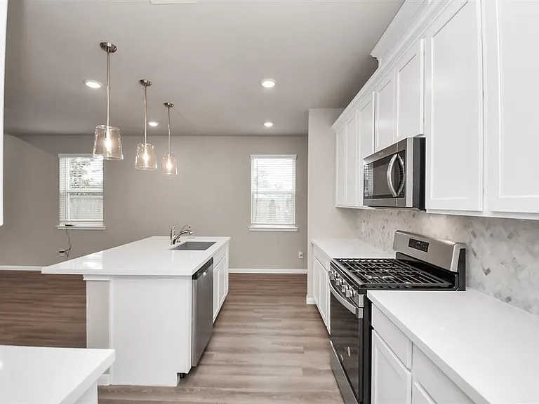 5810 Linda Cove Ln — Photo 6