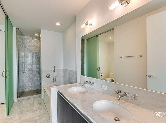 3rd image of 600 N Fairbanks Ct Unit 1408