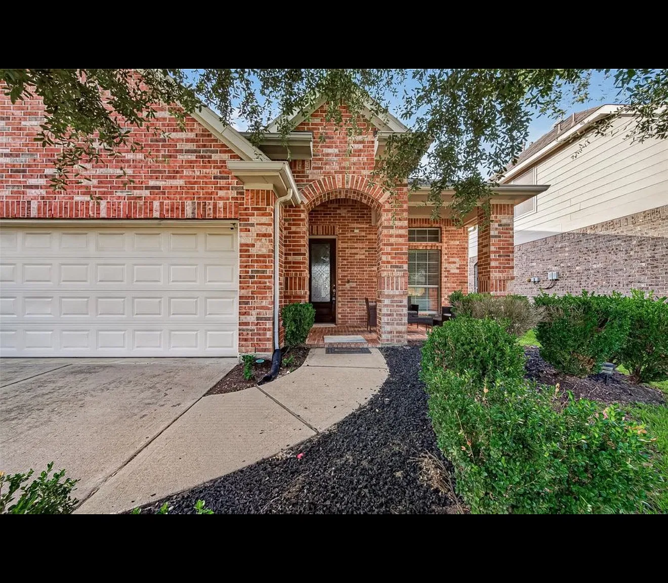 4 bed, 2351 sqft, $2,550 — Photo 1