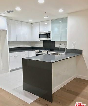 5th image of 105 S Mariposa Ave APT 405