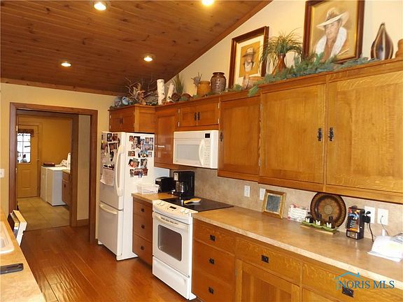 3rd image of 8566 Foxfire Lake Dr