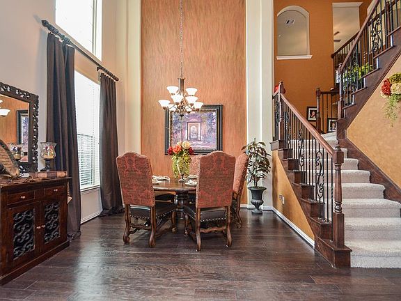 5th image of 2033 Brodie Ln