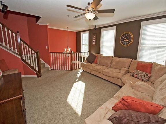 4th image of 233 Persimmon Ln