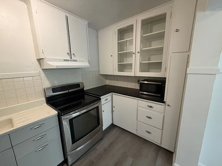 1406 West 9th — Photo 11