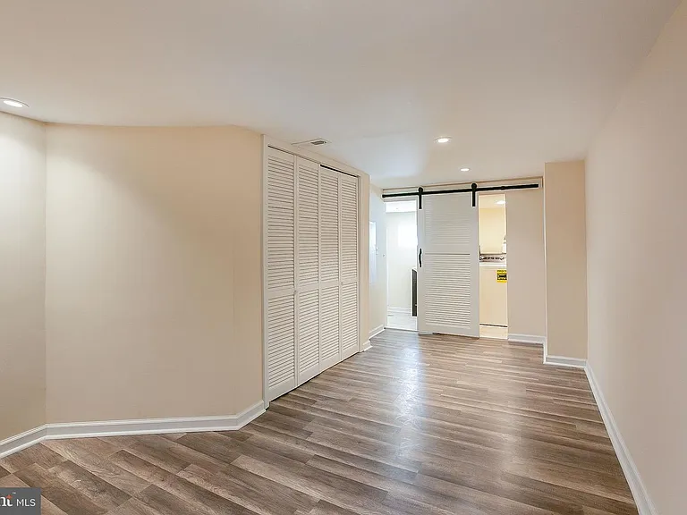 142 S Peach St — Photo 20