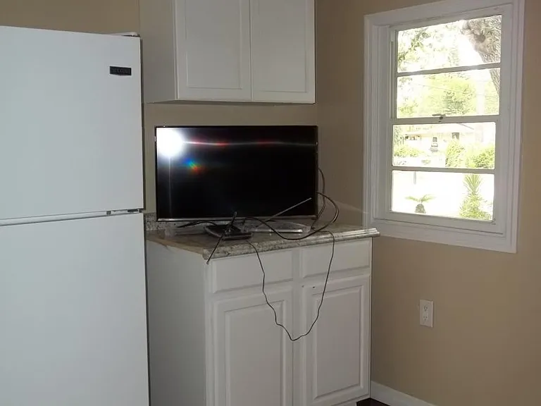 1151 Bender Ave — Photo 11