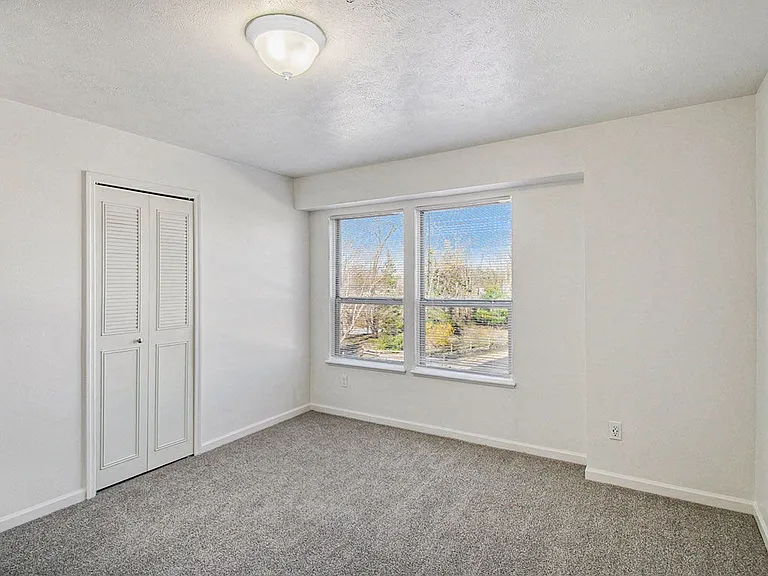Brentwood Park Apartments — Photo 84