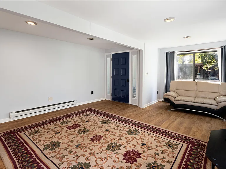 37 Mekeel St #C — Photo 10