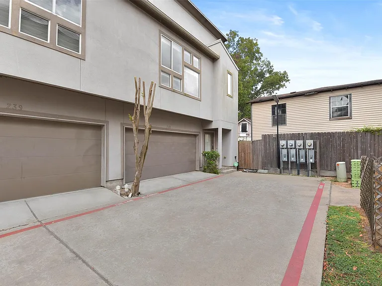 241 Lenox St — Photo 3
