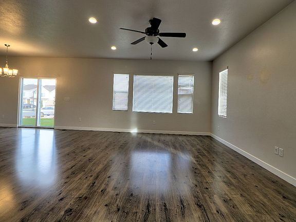 4th image of 518 S Highpoint Dr