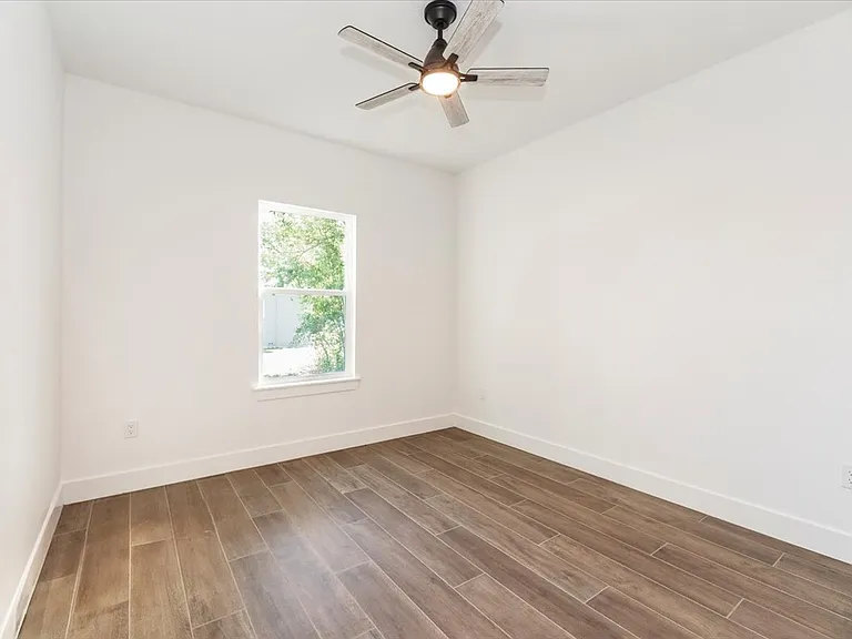 1709 Holly Rd — Photo 55