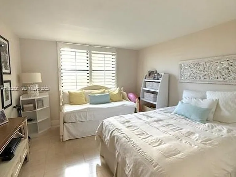 1121 Crandon Blvd #D702 — Photo 10