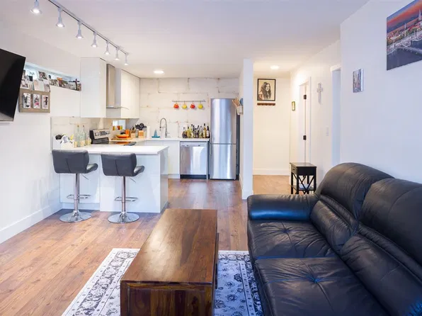 3250 W 4th Ave #2, Vancouver, BC V6K 1R9