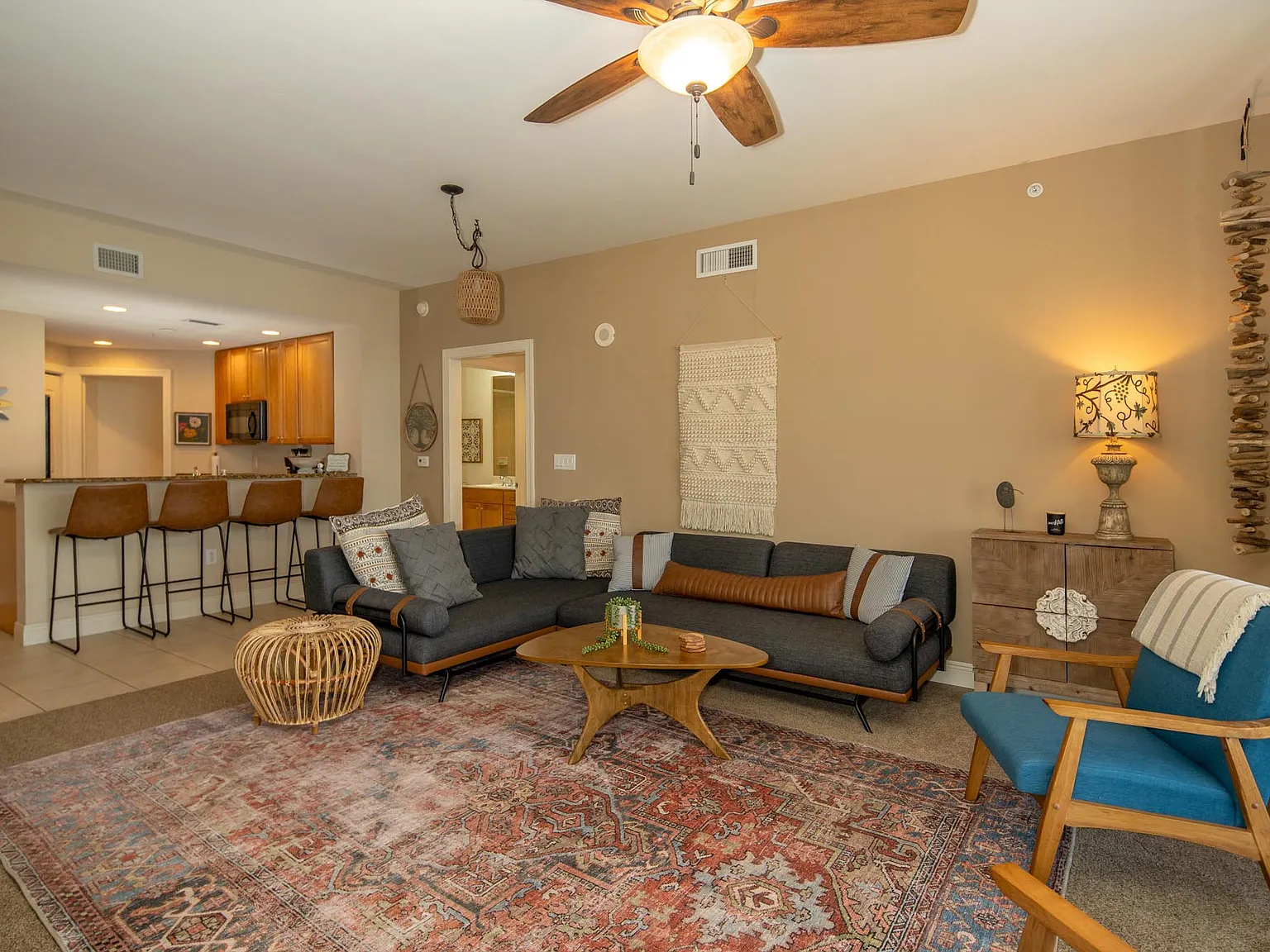 2 bed, 1393 sqft, $11,000 — Photo 1