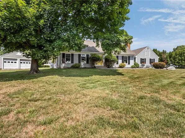 11 Stonegate Rd, Warren, RI 02885