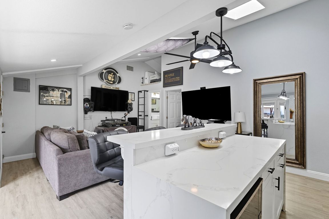 next background image