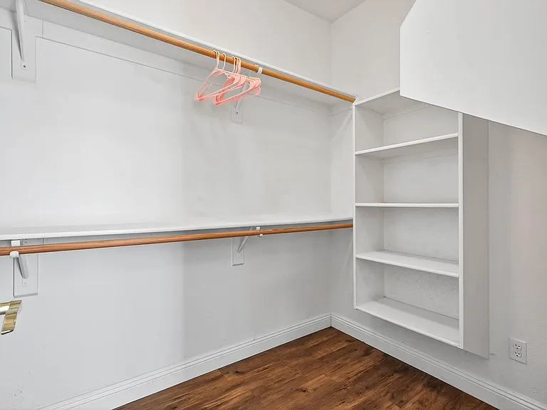 2433 W Ellis St — Photo 8