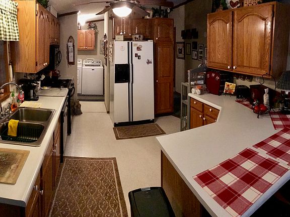 Kitchen with Breakfast Bar