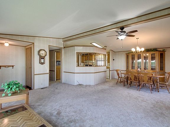 3rd image of 517 NE Troutdale Ave