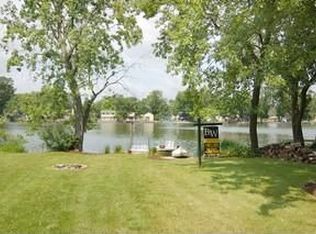 708 Robertson Rd, South Elgin, IL 60177