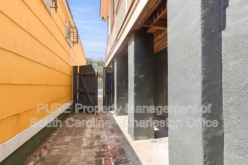 3 bed, 2.5 bath, 1600 sqft, $5,299 — Photo 2