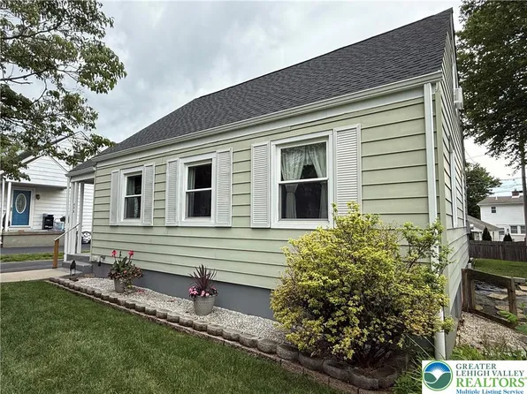 420 Willow Rd, Hellertown, PA 18055