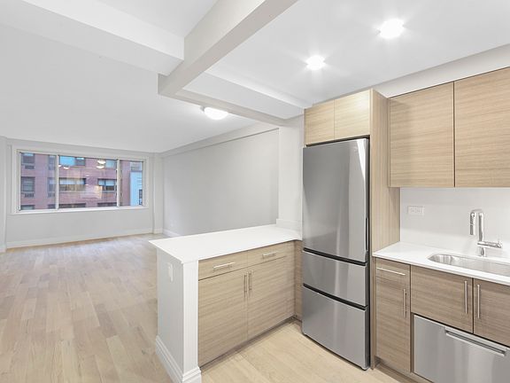 4th image of 340 E 51st St APT 6G