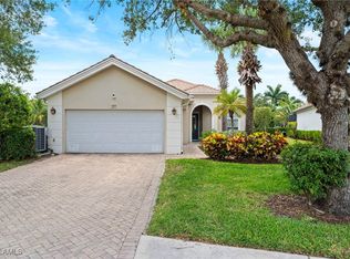 2282 Heydon Cir W, Naples, FL 34120