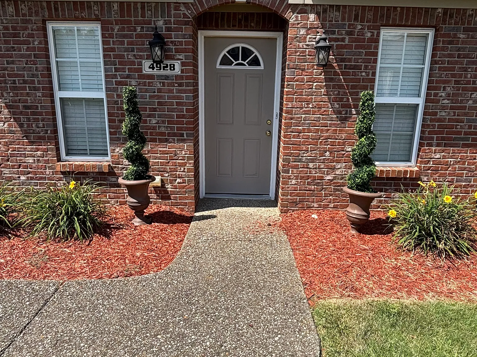 3 bed, 1360 sqft, $2,000 — Photo 3