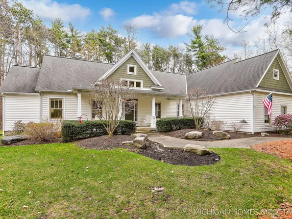 475 Trail Head Dr, Holland, MI 49424