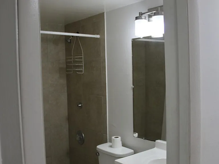 175 Canterbury Dr W #175 — Photo 12