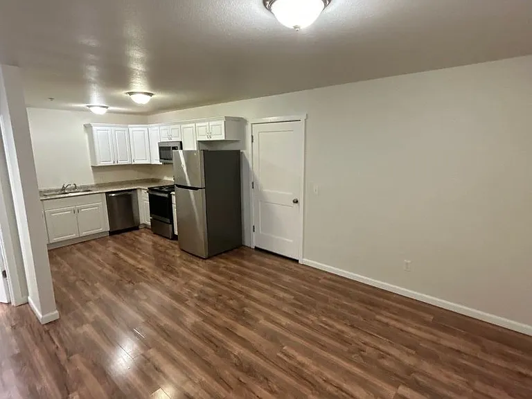 200 Railroad Ave #2 — Photo 5
