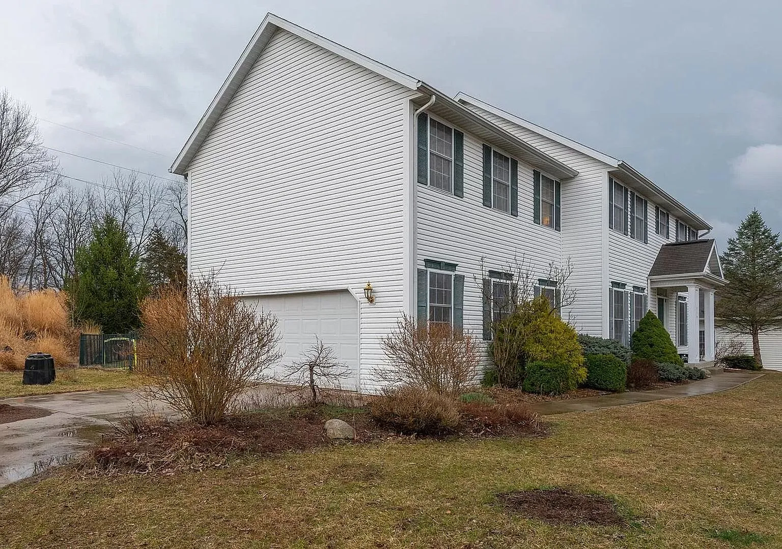 Bright, Spacious Home with Tons of Charm and Comfort — Photo 2