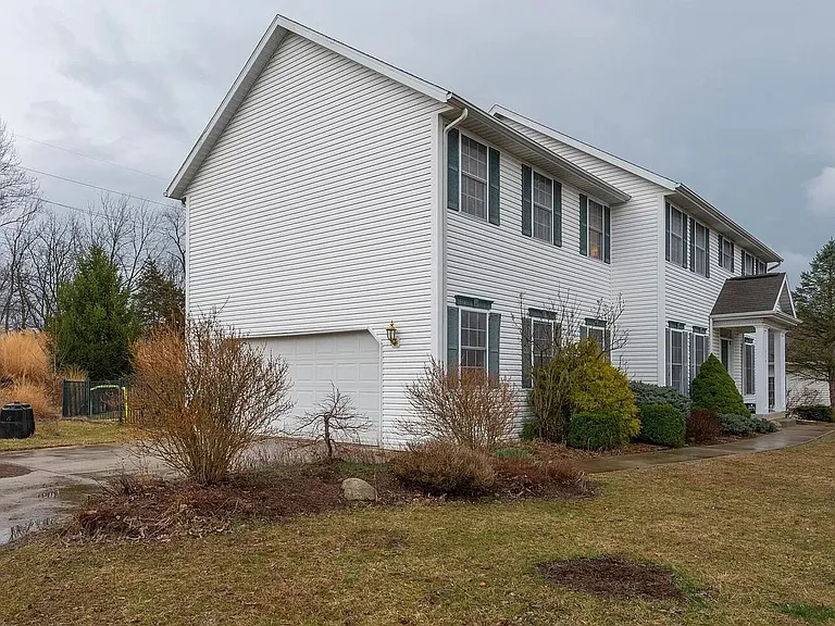 929 S Fenbrook Ct — Photo 2