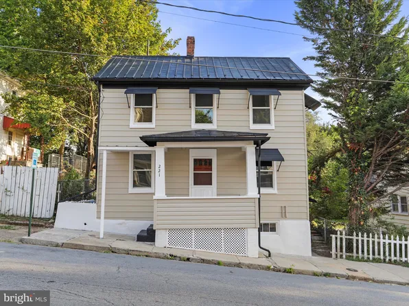 221 Pennsylvania Ave, Martinsburg, WV 25404