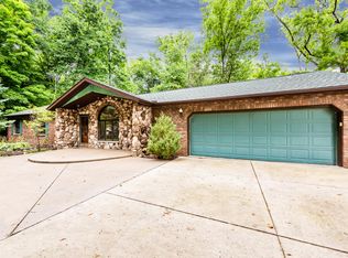 3984 Silver Oaks Dr, Saint Joseph, MI 49085